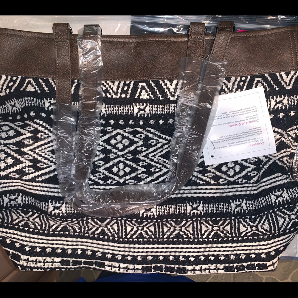 NWT reversible Rio Weave Tote Bag